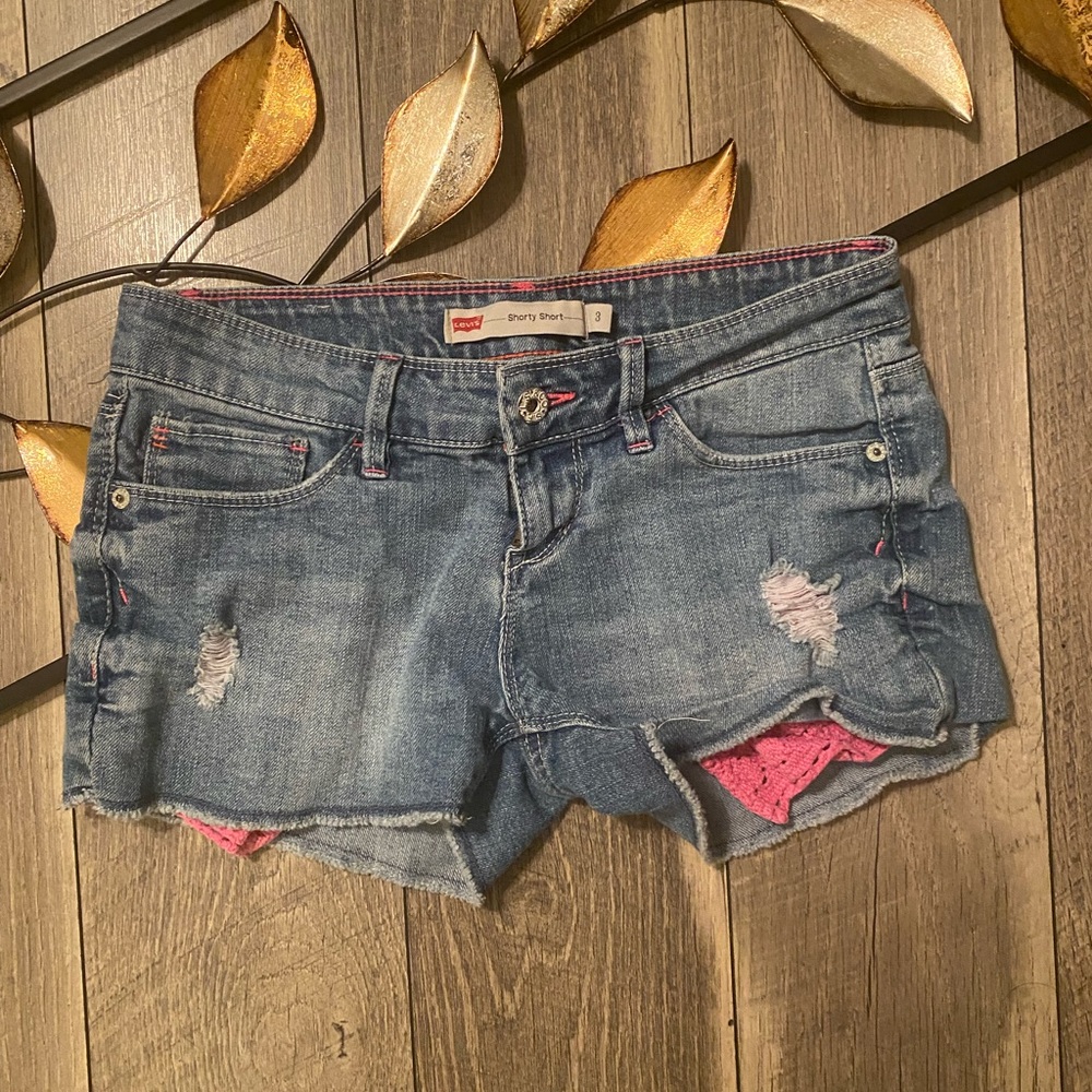 🩳💛Levi’s Junior Shorty Shorts Like New Size 3